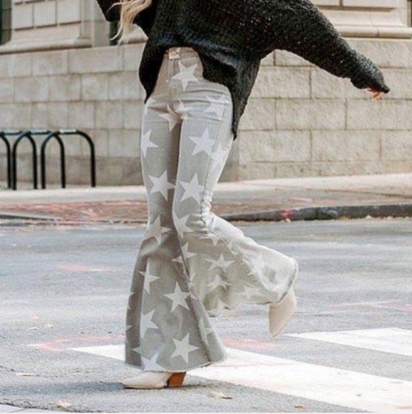 Gray W/ White Stars Pattern Flared Bell Bottom High Waisted Jeans W/ Frayed Hem - Picture 14 of 14